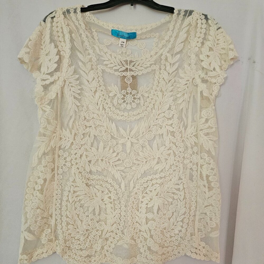 Francesca’s Lace Floral Overlay‎ Top S NWT